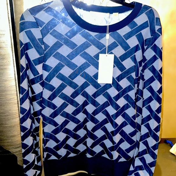 Light weight sweater long sleeve light blue and blue pattern - Picture 1 of 1